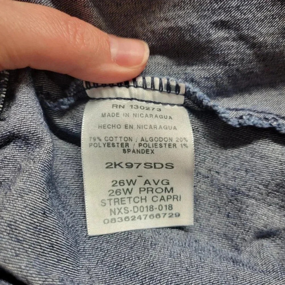 Unbranded 26W Dark Wash Elastic Waist Pull On Lightweight Denim Capri Shorts - Picture 6 of 7